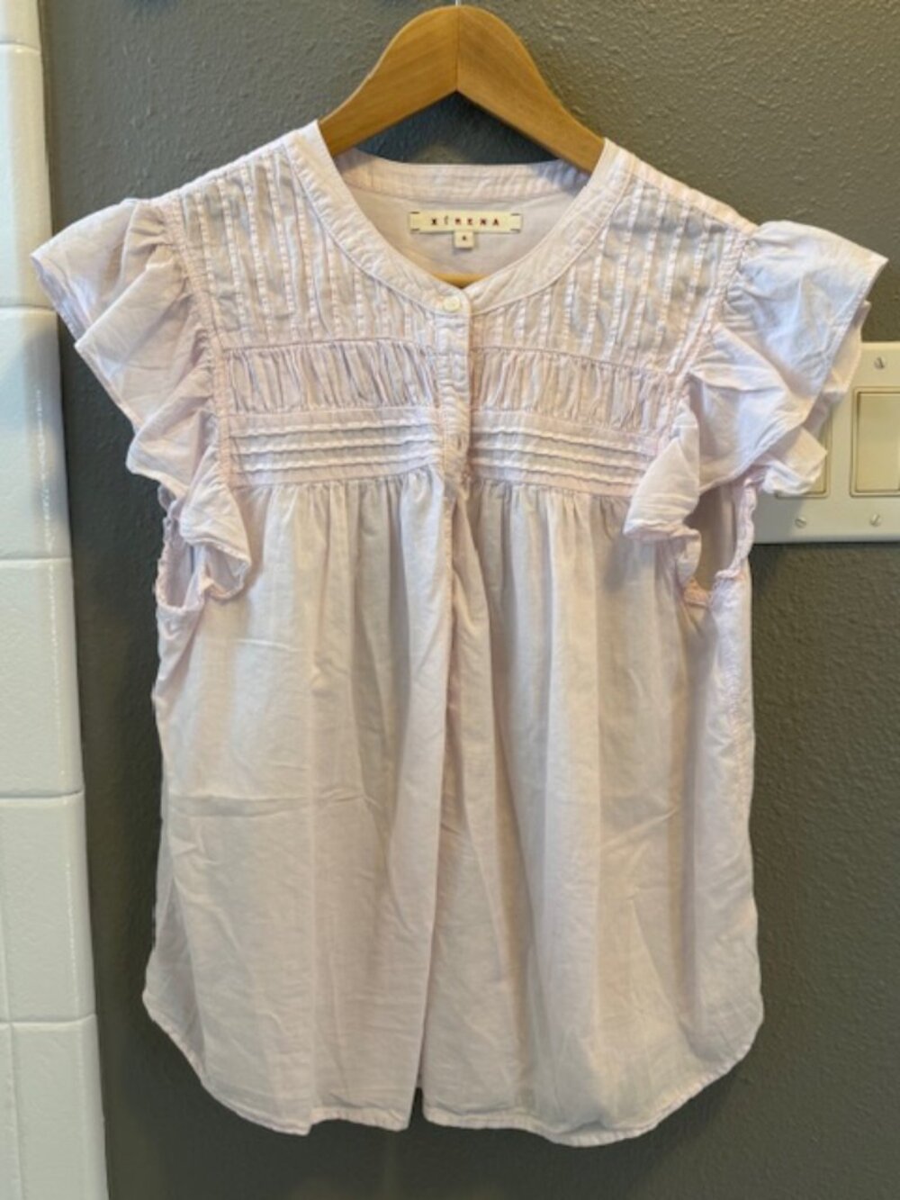 Xirena pale rose sleevelss blouse - size small